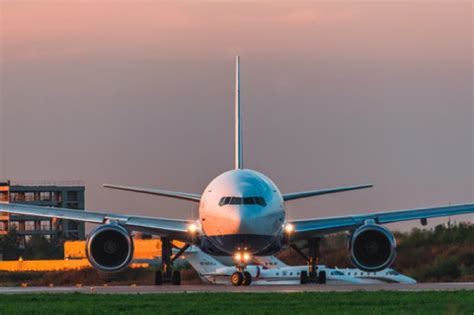 Problems at Boeing cast a shadow over 777 freighter conversion .